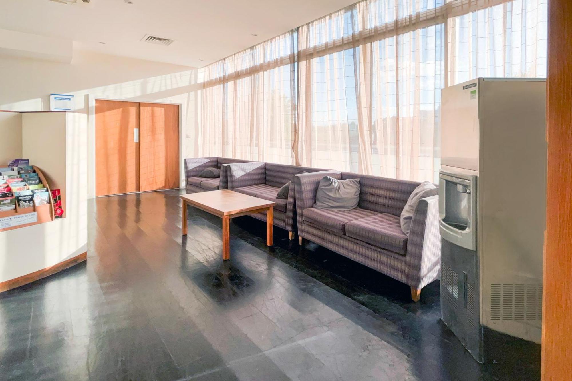 Belvilla Crewe City Centre Hotel Lifestyle Extérieur photo